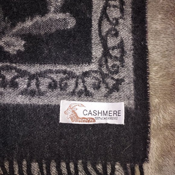 Black and Grey Soft 100% cashmere shawl - Picture 4 of 9